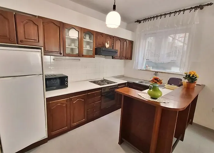 דירה Cedo אומיס